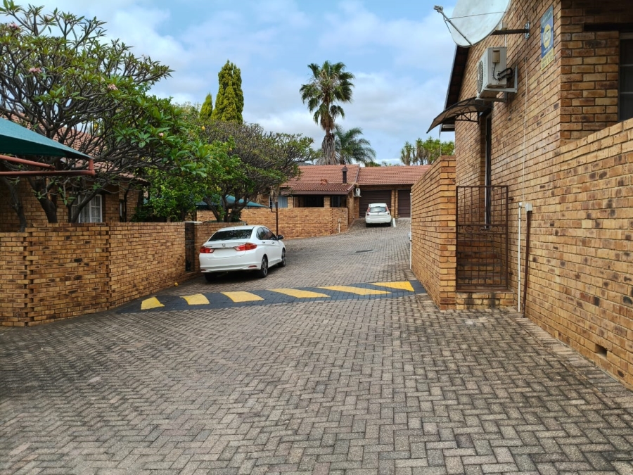 3 Bedroom Property for Sale in Safari Gardens North West